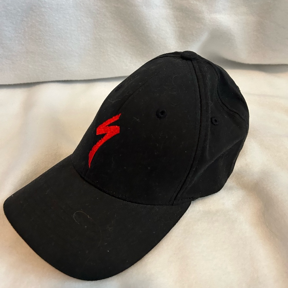 Fitted specialized hat